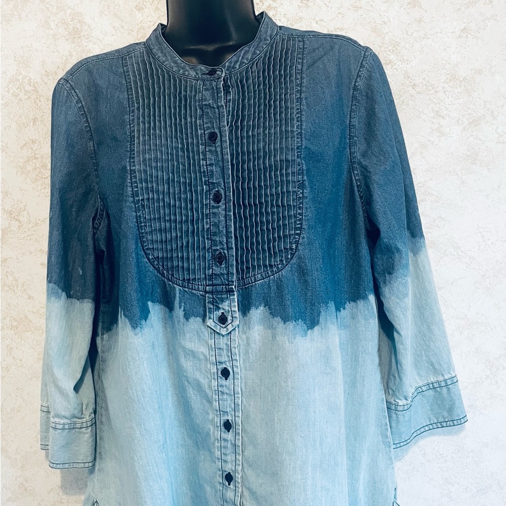 St Johns Bay Bleached Womens Blue Chambray 3/4 Sleeve Blouse Tucked Yoke Large